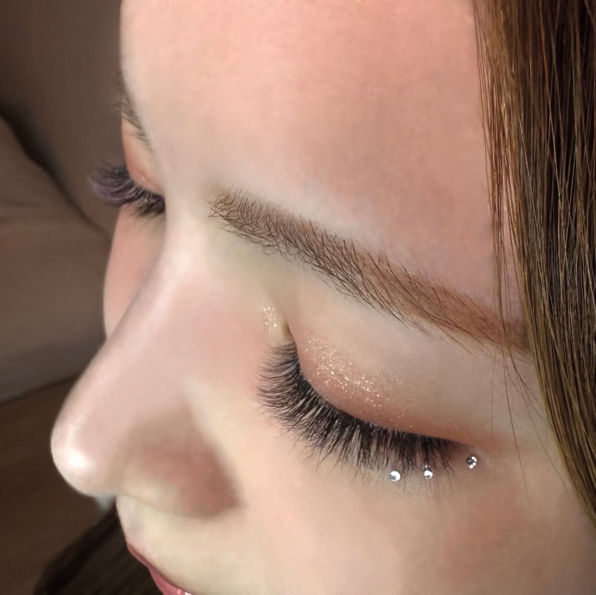 目元と肌で、印象は変わる